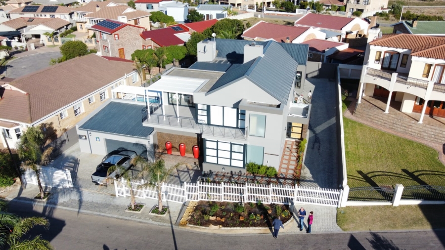 4 Bedroom Property for Sale in Menkenkop Western Cape